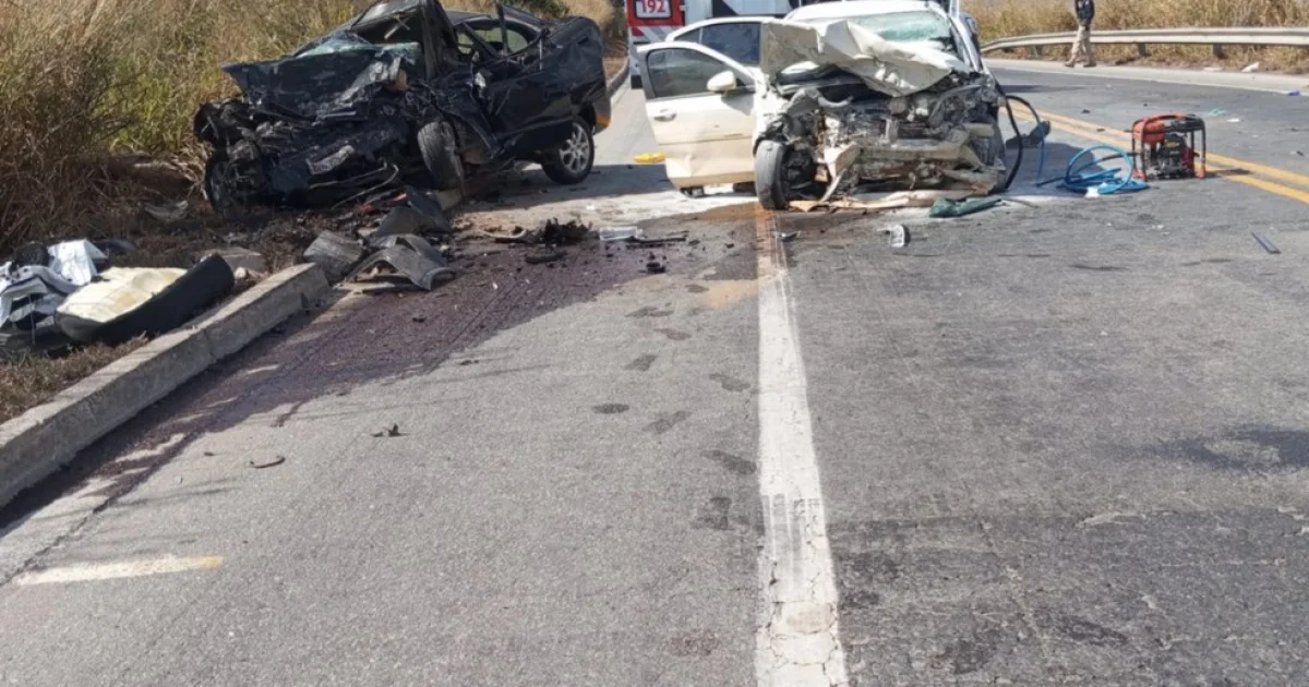 Sete pessoas morrem após carro que fugia da PRF na BR-251 bater de…Ver mais