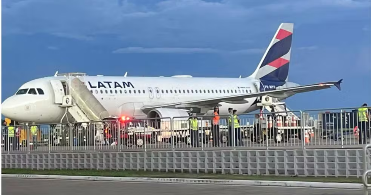 Idosa de 72 anos perde a vid4 após cair do avião durante o... Ver Mais