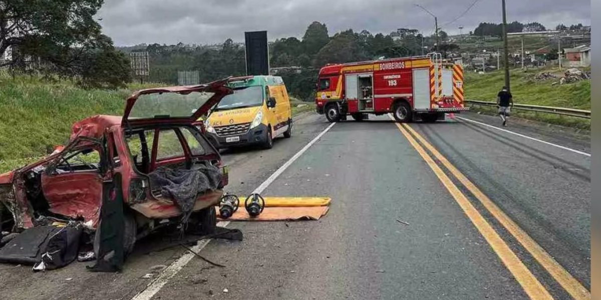 Ac1dente Entre Carro E Caminhão Acaba Deixando Vítima Fat4l Mas, Ao Lado Da Pista, Algo Chama A Atenção Dos… Ver Mais